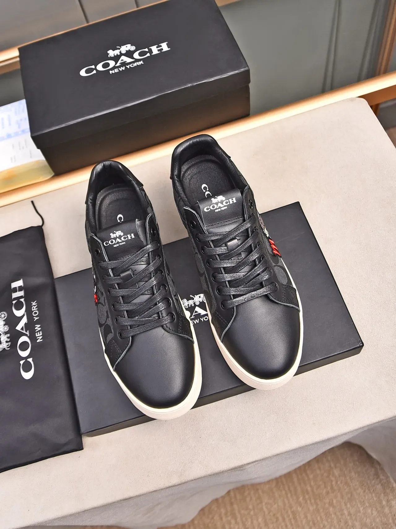 Coach Negro Beige Parche de Personaje Bordado Panel Lateral con Impresión de Monograma Sneakers Lifestyle 4
