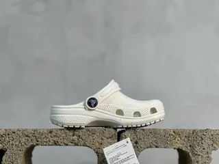 Crocs Classic Clog Negro de Espuma Moldada 19
