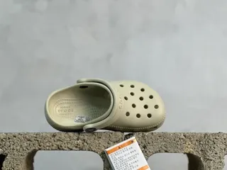Crocs Classic Clog Negro de Espuma Moldada 23