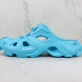 Crocs Classic Clog Light Blue Molded Foam Clog