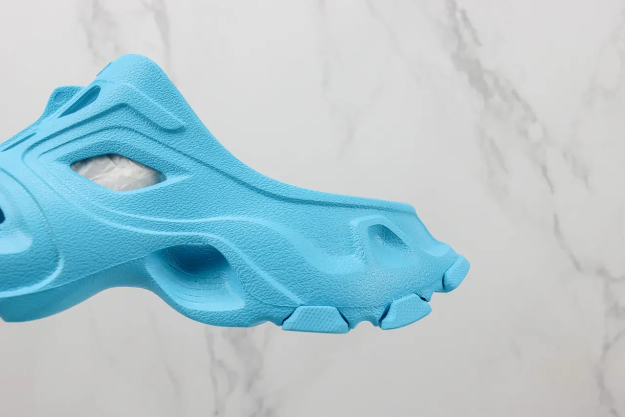 Crocs Classic Clog Light Blue Molded Foam Clog 4