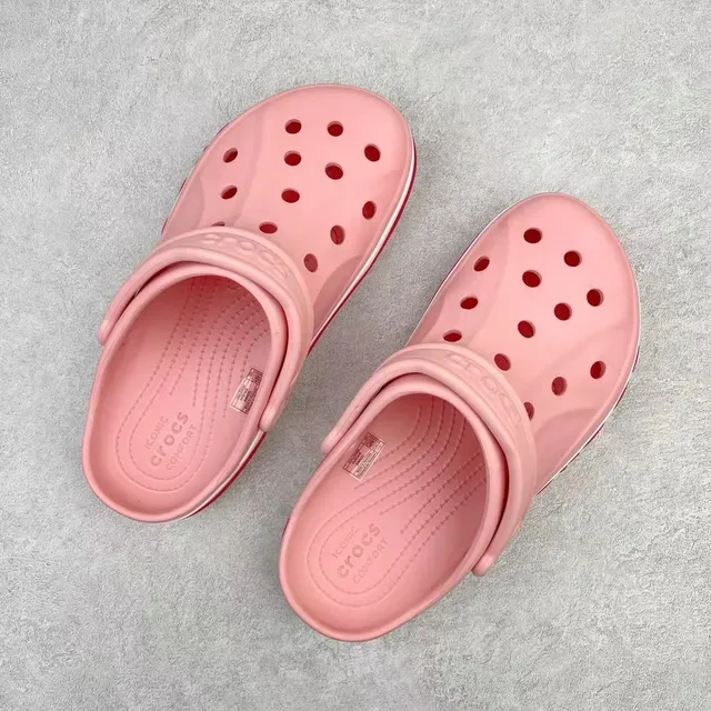 Crocs Classic Clog Rose Rouge Construction de Mousse Moulée Trous de Ventilation 3