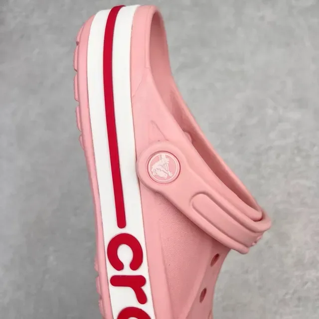 Crocs Classic Clog Rose Rouge Construction de Mousse Moulée Trous de Ventilation 6