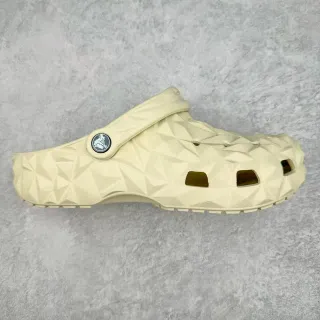 Crocs Echo Clog বেইজ জ্যামিতিক ফেসেটেড ক্লগ