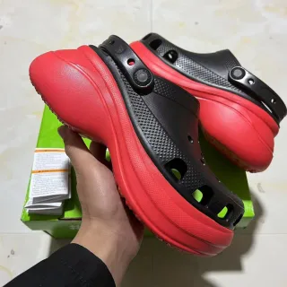 Crocs Echo Clog أحمر وأسود كلوبز منصة