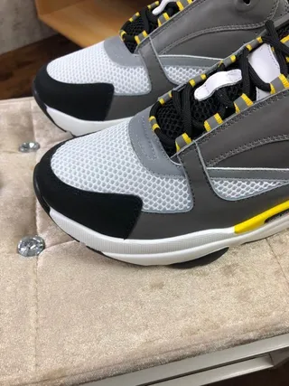 Christian Dior Chaussures Chunky Gris à Semelle Jaune en Maille et Overlay Synthétique 2