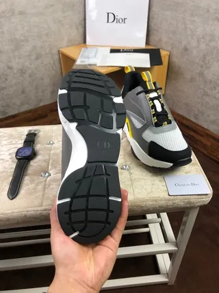Christian Dior Chaussures Chunky Gris à Semelle Jaune en Maille et Overlay Synthétique 4