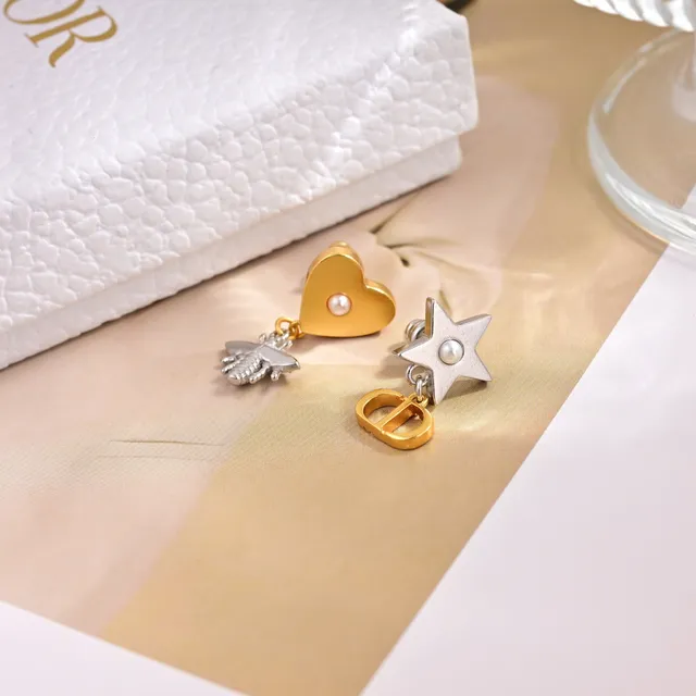 Dior অসমমিত মিশ্র ধাতু মুক্তা নিদর্শন কানের দুল 2
