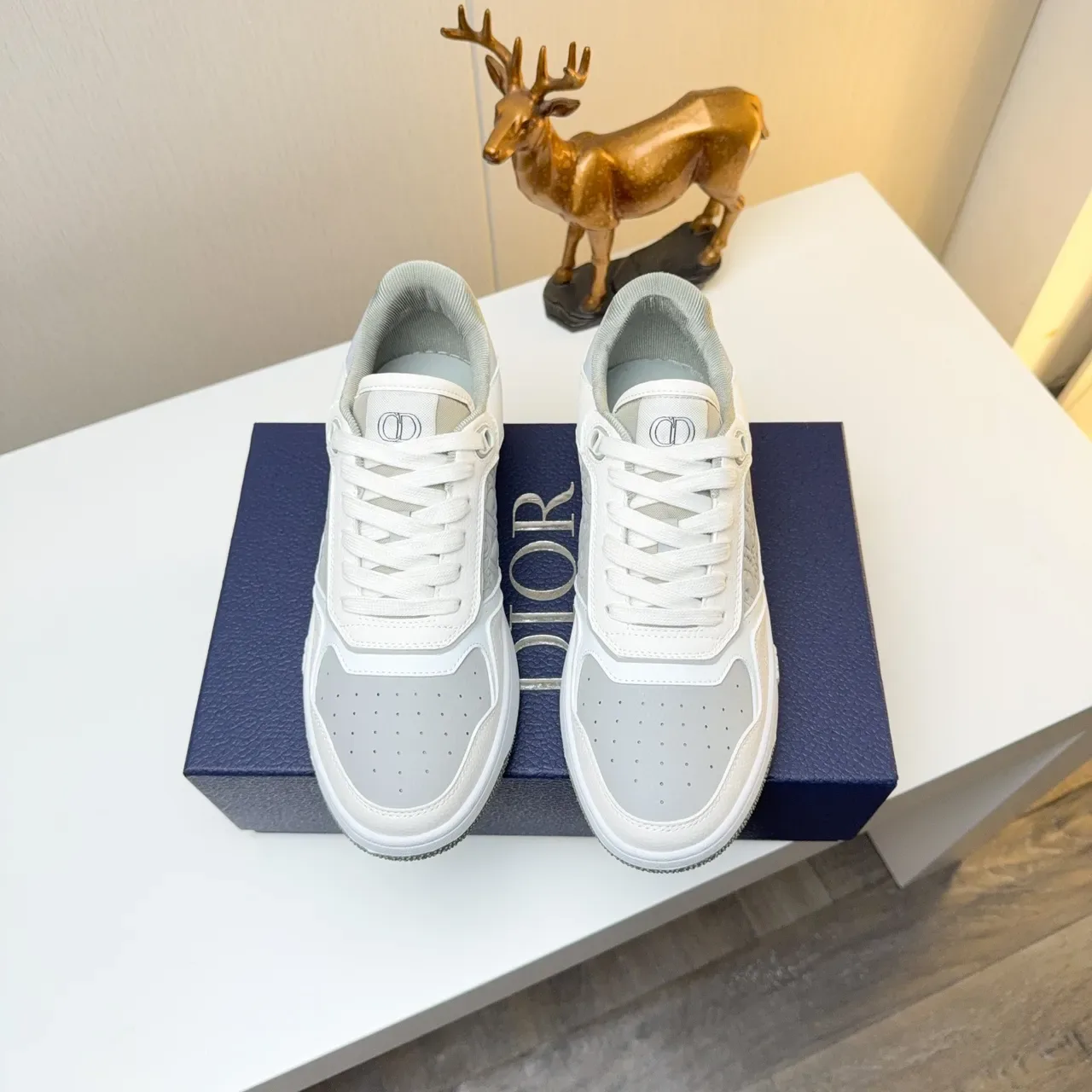 Dior B23 White Gray Monogrammed Side Panel Perforated Toe Cap Lifestyle Sneakers 3