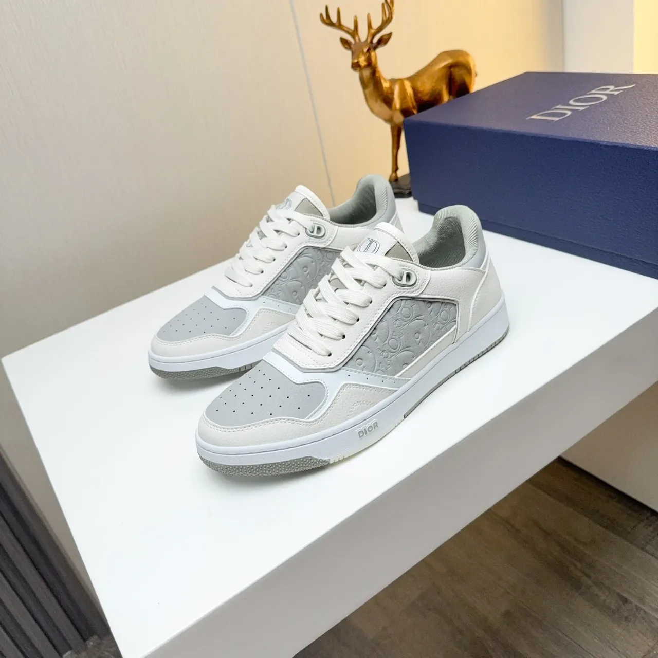 Dior B23 White Gray Monogrammed Side Panel Perforated Toe Cap Lifestyle Sneakers 5