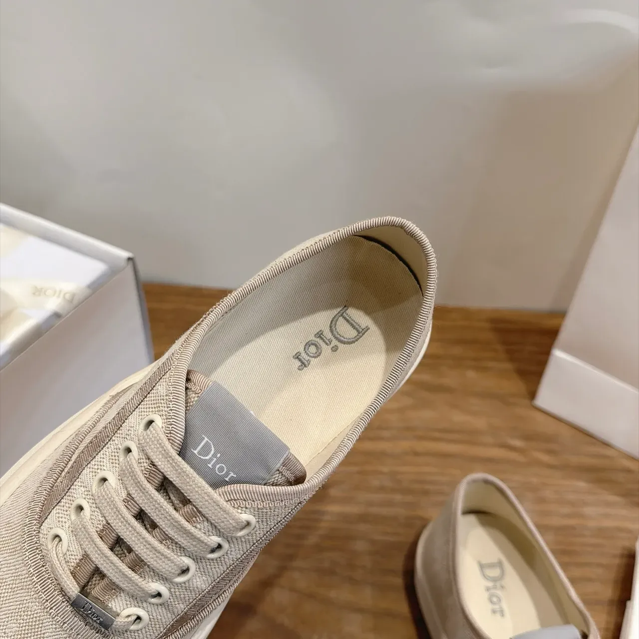 Dior बेज सफेद मोनोग्राम कैनवास टोनल लेस लाइफस्टाइल स्नीकर 4