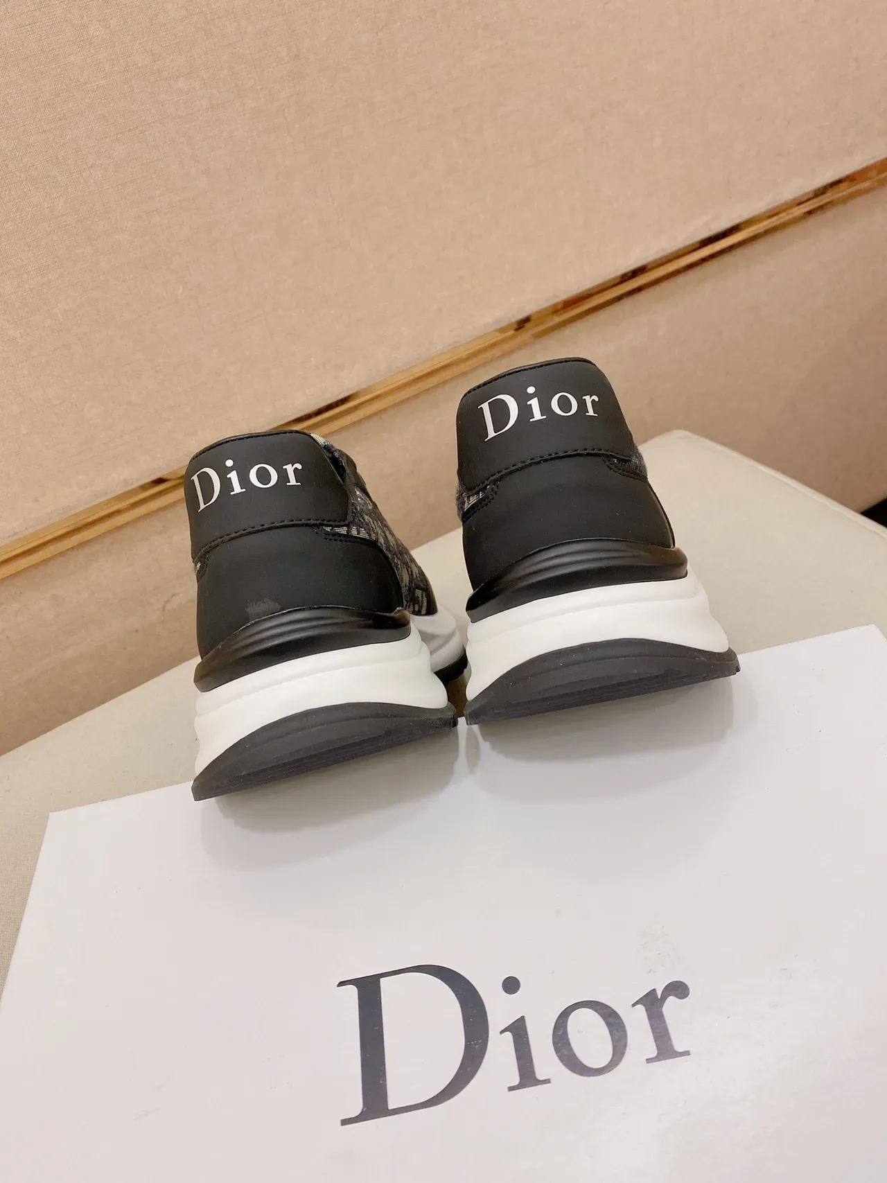 Dior Sneakers Lifestyle Preto Bege Monograma Oblíquo Couro Jacquard Sobrecapas 3