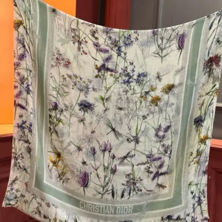 Dior 植物插图丝巾