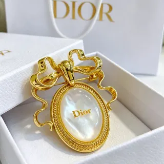 Dior সোনালি ধনুক নিদর্শন মাদার অফ পার্ল ব্রোচ