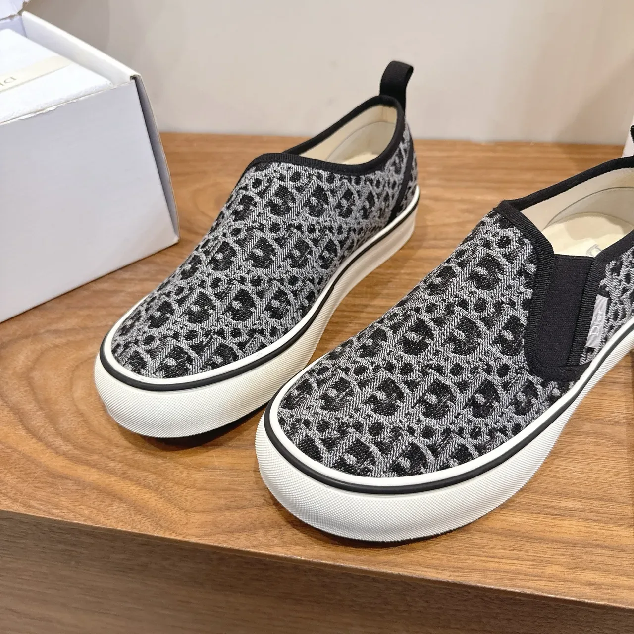Dior حذاء رياضي lifestyle رمادي أسود مطبوع فهد تريكو slip-on 4