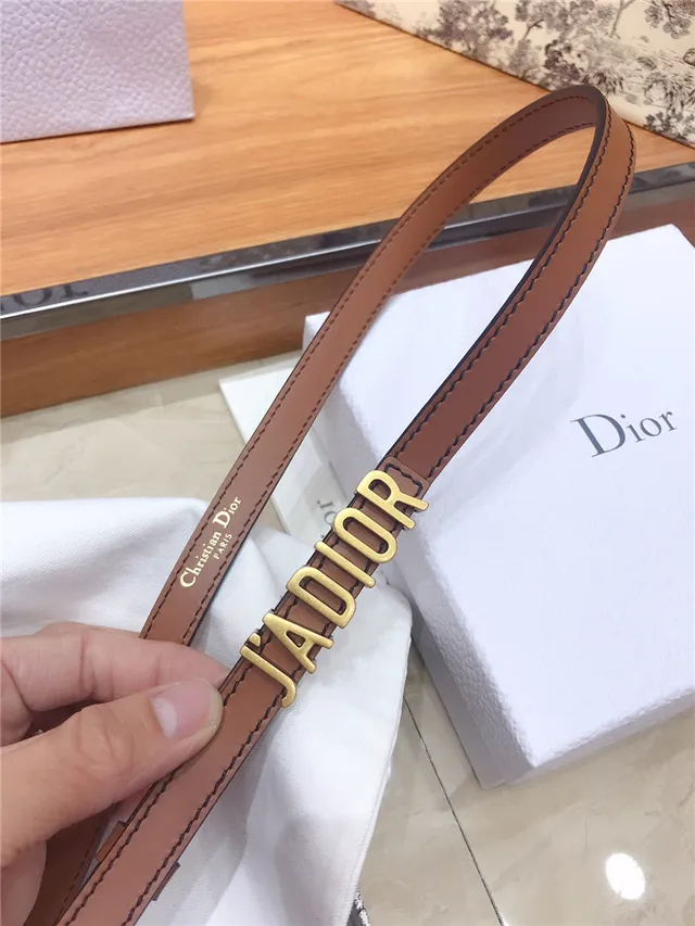 Dior J'Adior Correa de cuero negra y dorada con placa de logo estrecha 6