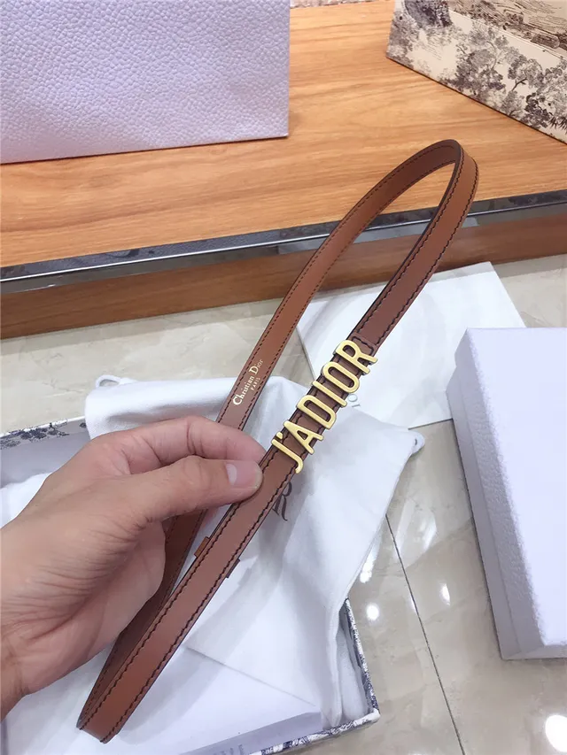 Dior J'Adior Correa de cuero negra y dorada con placa de logo estrecha 7