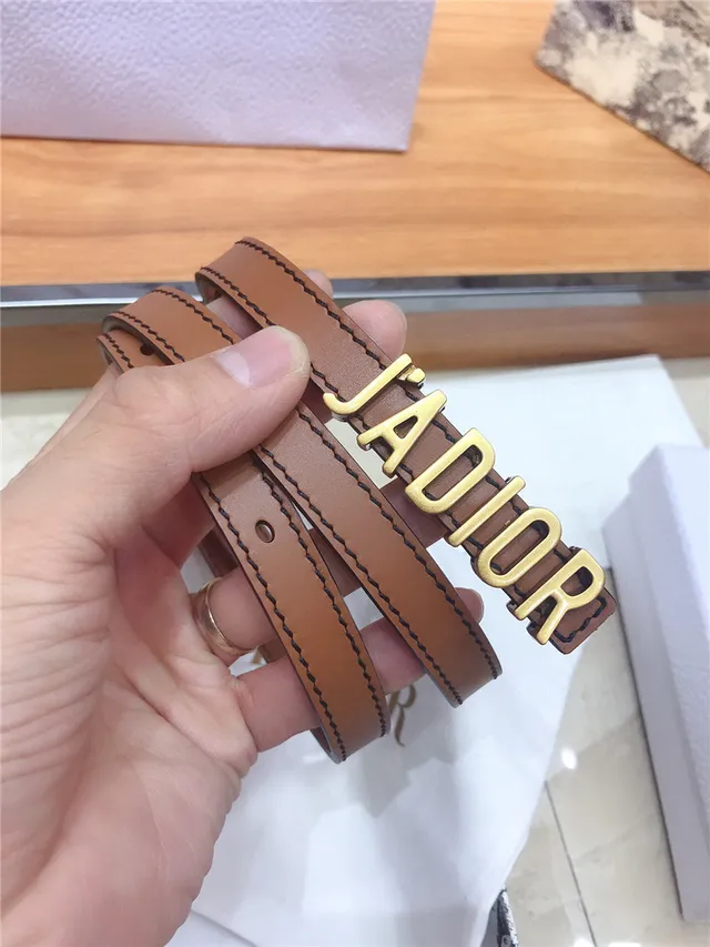 Dior J'Adior Correa de cuero negra y dorada con placa de logo estrecha 8