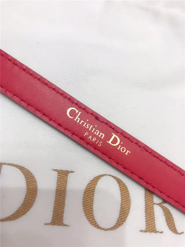 Dior J'Adior Correa de cuero negra y dorada con placa de logo estrecha 10