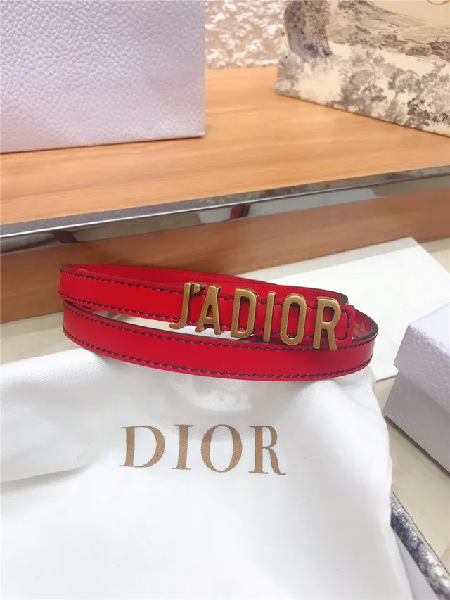 Dior J'Adior Correa de cuero negra y dorada con placa de logo estrecha 17