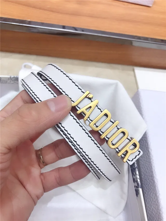 Dior J'Adior Correa de cuero negra y dorada con placa de logo estrecha 23