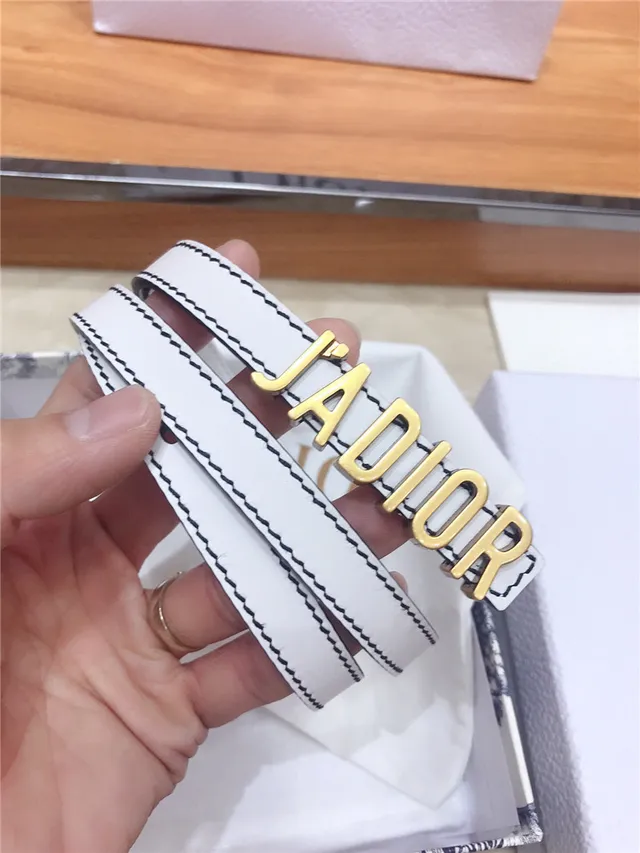 Dior J'Adior Correa de cuero negra y dorada con placa de logo estrecha 24