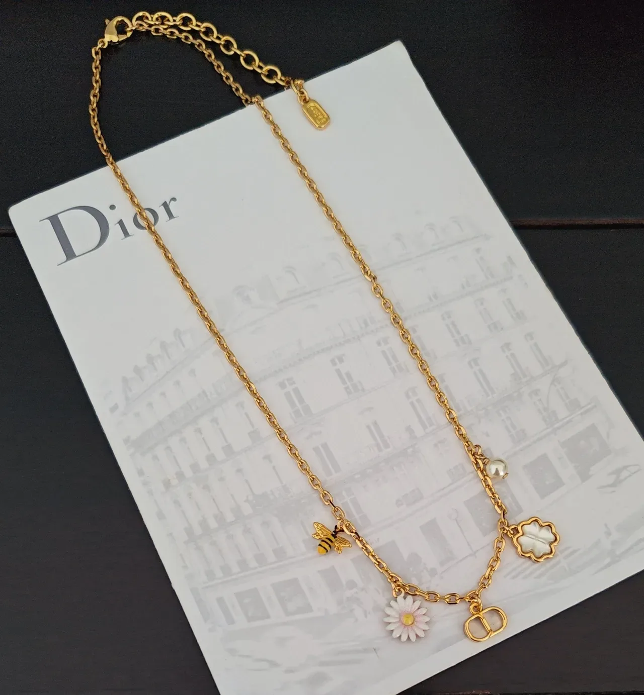 Dior La D de Charm قلادة سلاسل ذهبية وبيضاء 2