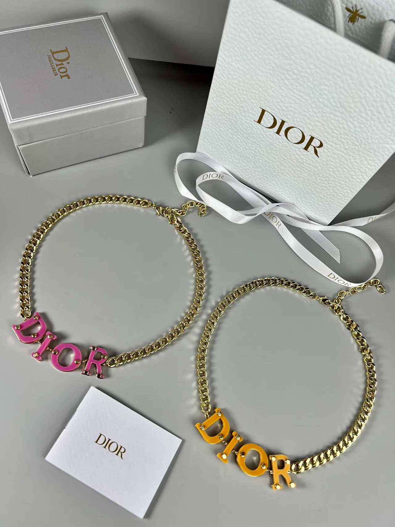 Dior Logo नेकलेस पीला सोना कर्ब चेन बोल्ड रेजिन लेटरिंग नेकलेस 2