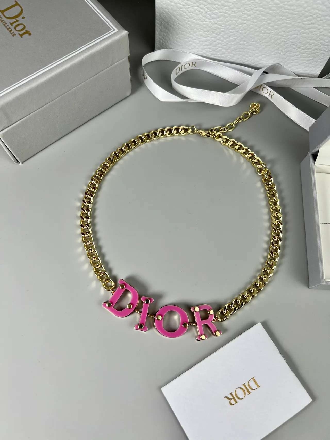 Dior Logo नेकलेस पीला सोना कर्ब चेन बोल्ड रेजिन लेटरिंग नेकलेस 6