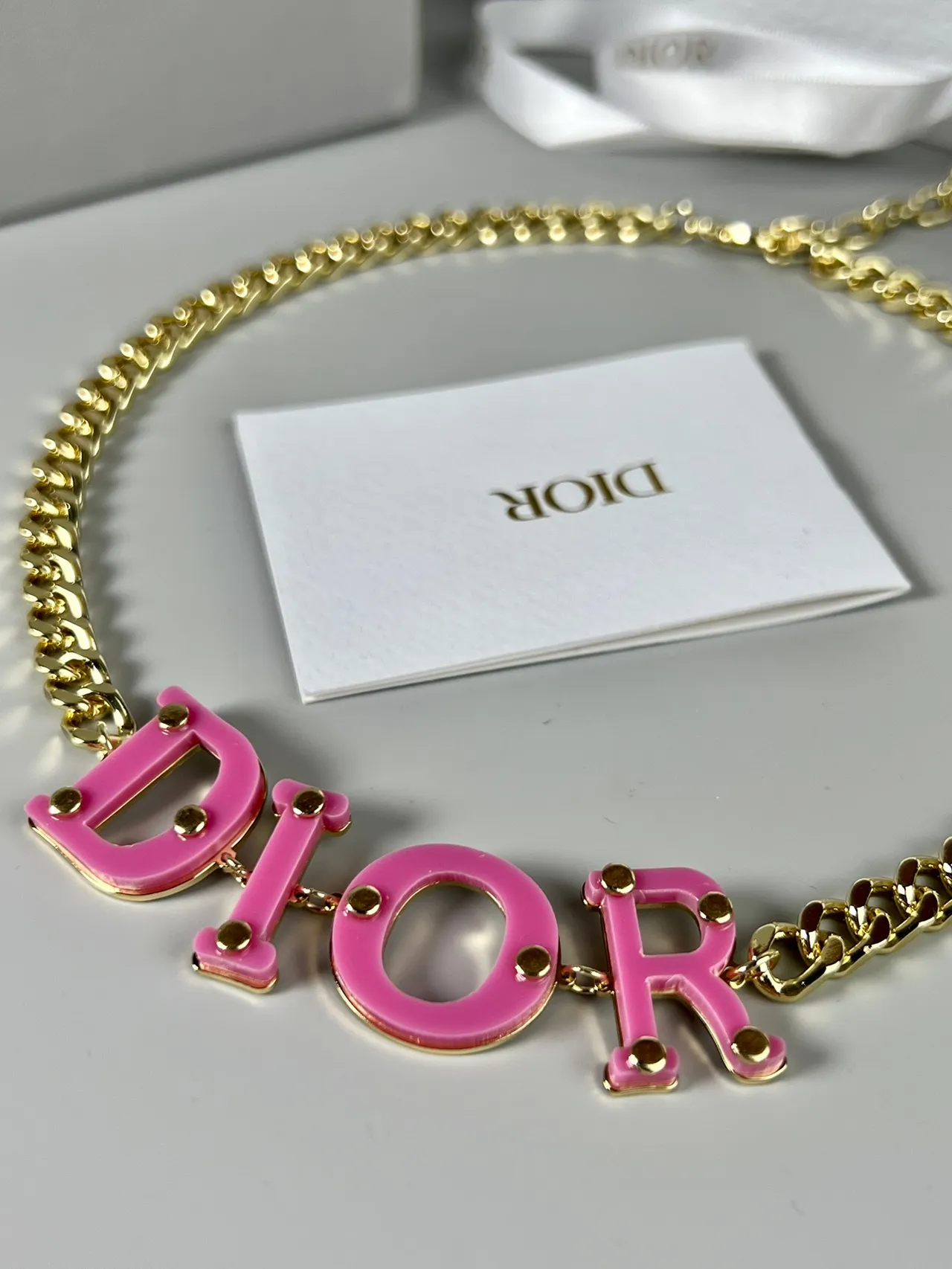 Dior Logo नेकलेस पीला सोना कर्ब चेन बोल्ड रेजिन लेटरिंग नेकलेस 7