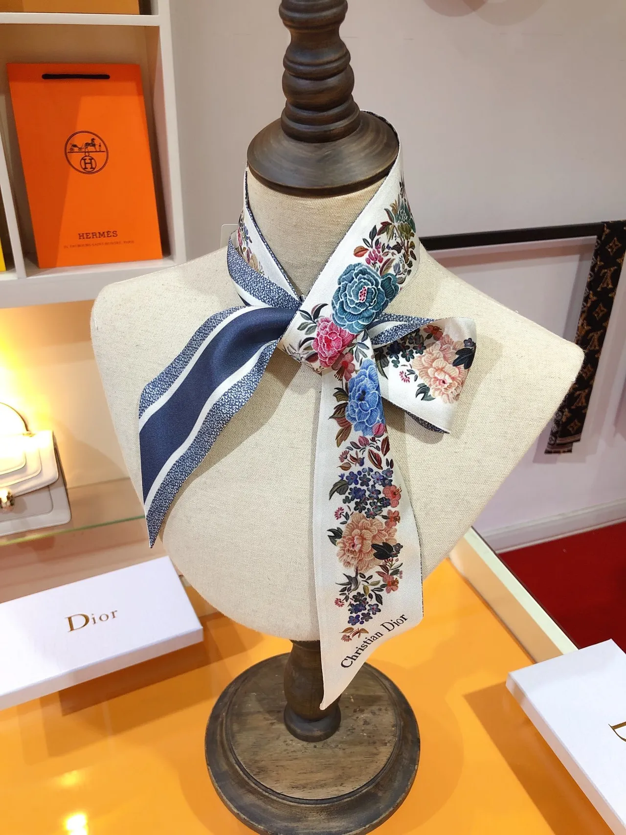 Dior Lenço de Seda com Impressão Floral Oblícua 5
