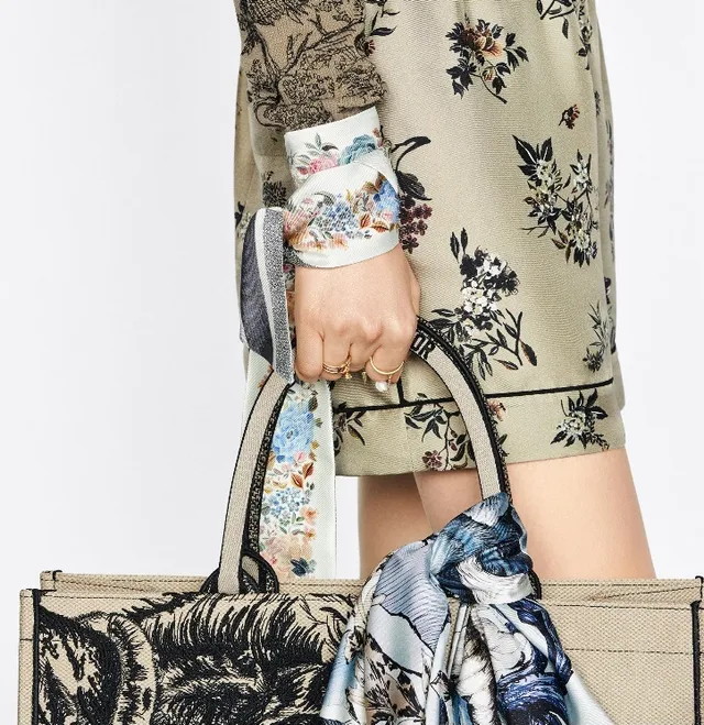 Dior Lenço de Seda com Impressão Floral Oblícua 6