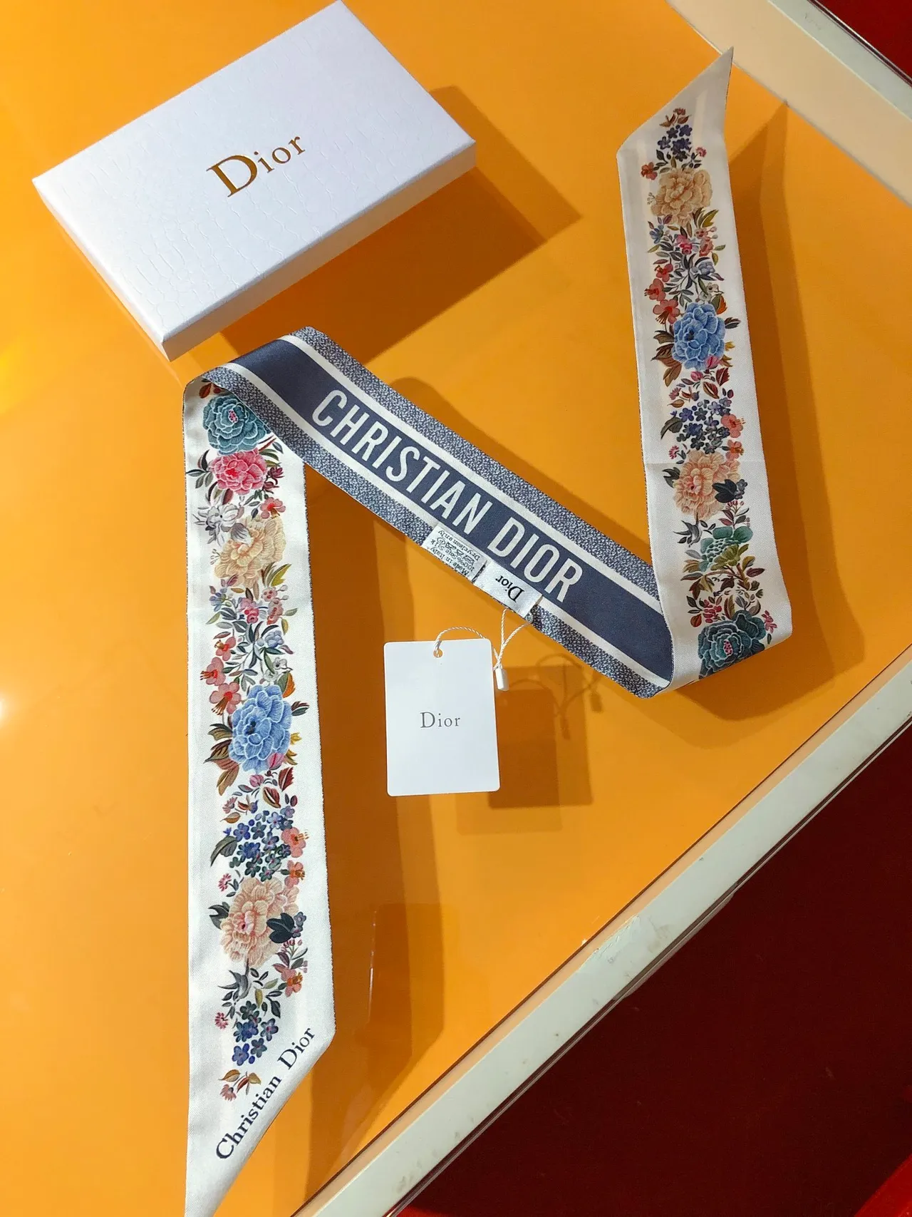 Dior Lenço de Seda com Impressão Floral Oblícua 8