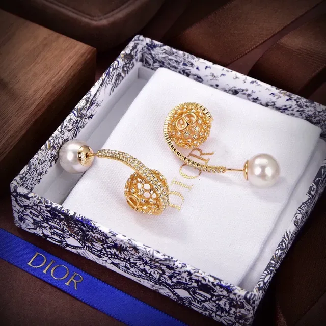 Boucles d'oreilles Dior Tribales Cristal et Perle Pavé Doré 5