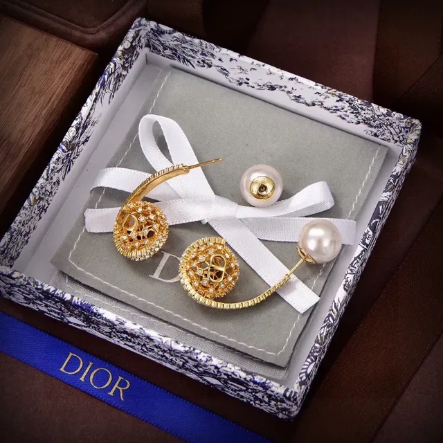 Boucles d'oreilles Dior Tribales Cristal et Perle Pavé Doré 6
