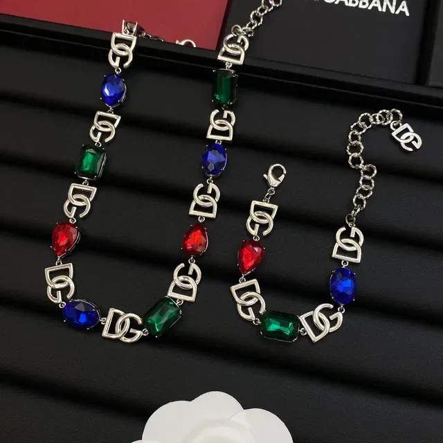 Colar Dolce & Gabbana DG Icon Multicolor Prateado Interlocking Logo Links Pedras Facetadas Vermelho Verde Azul 9