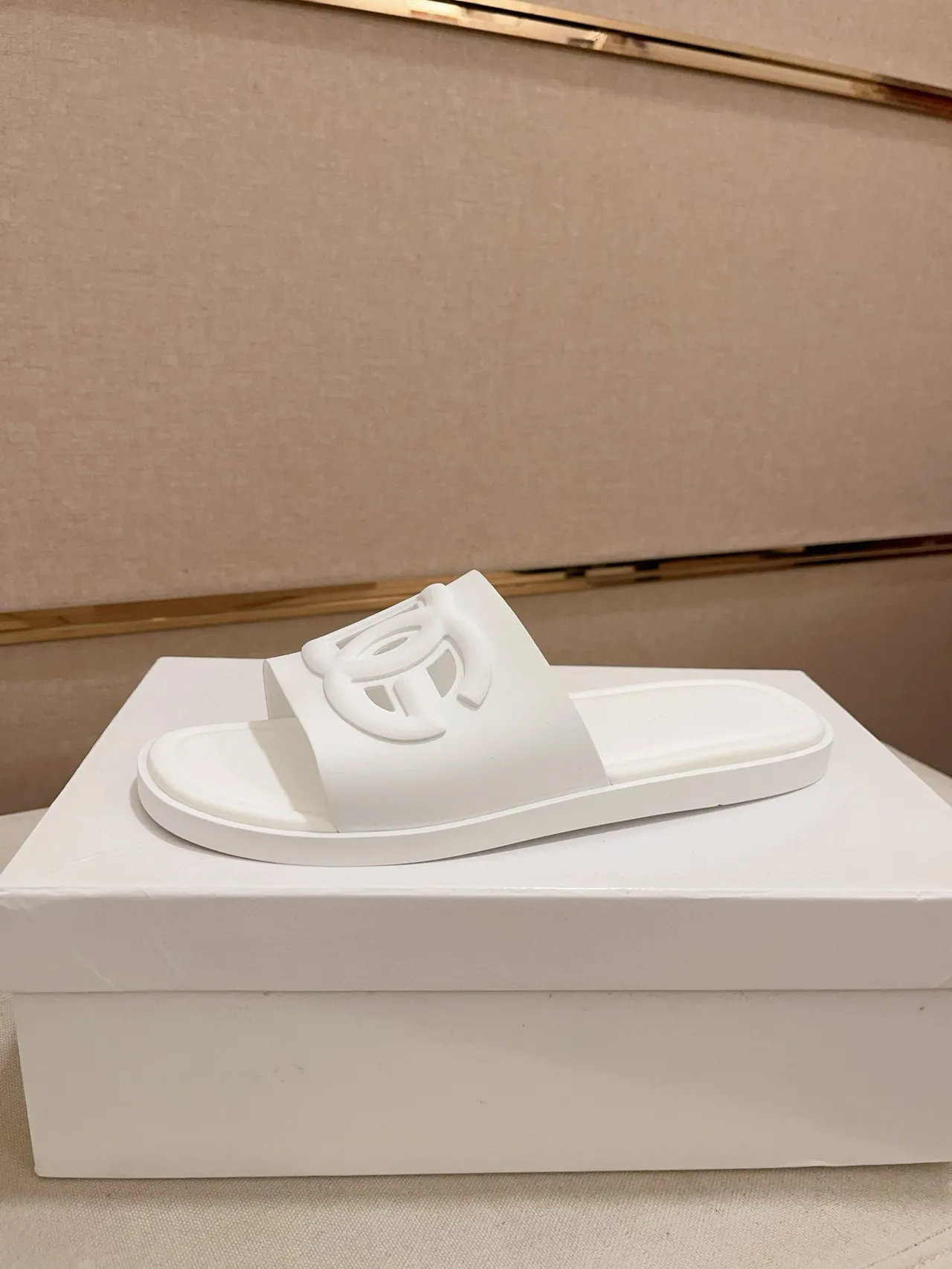 Dolce & Gabbana DG Slide Monochromatic Logo-Cutout Slippers 10