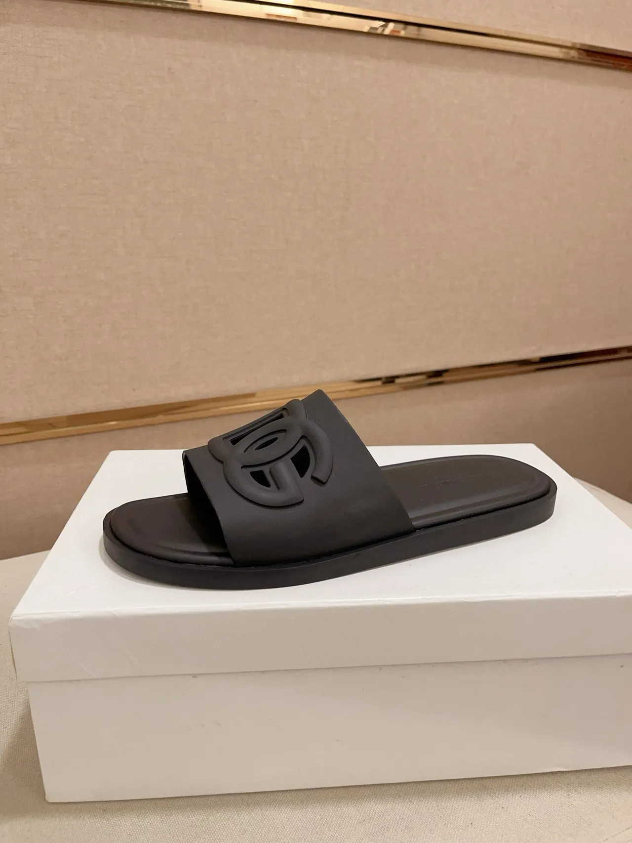 Dolce & Gabbana DG Slide Monochromatic Logo-Cutout Slippers 13