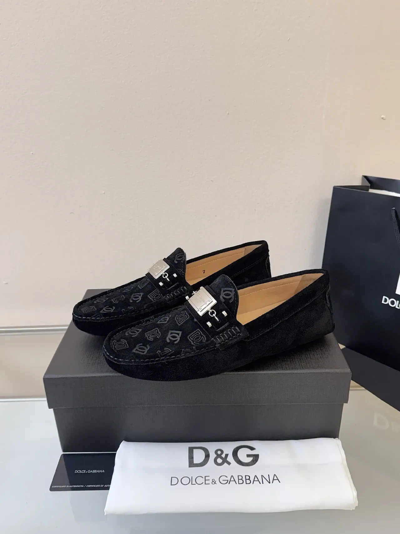 Dolce & Gabbana mocassim de camurça monogramado 2