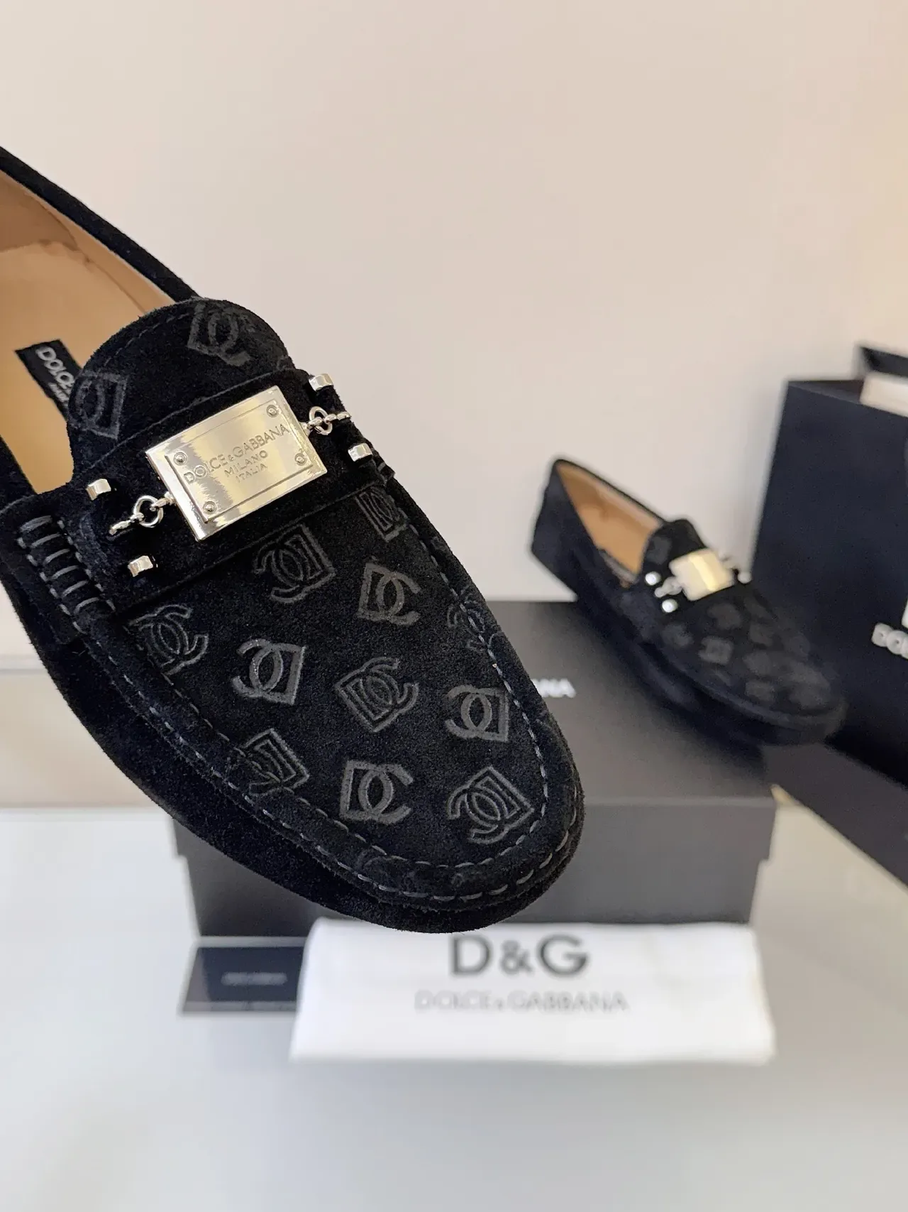 Dolce & Gabbana mocassim de camurça monogramado 3