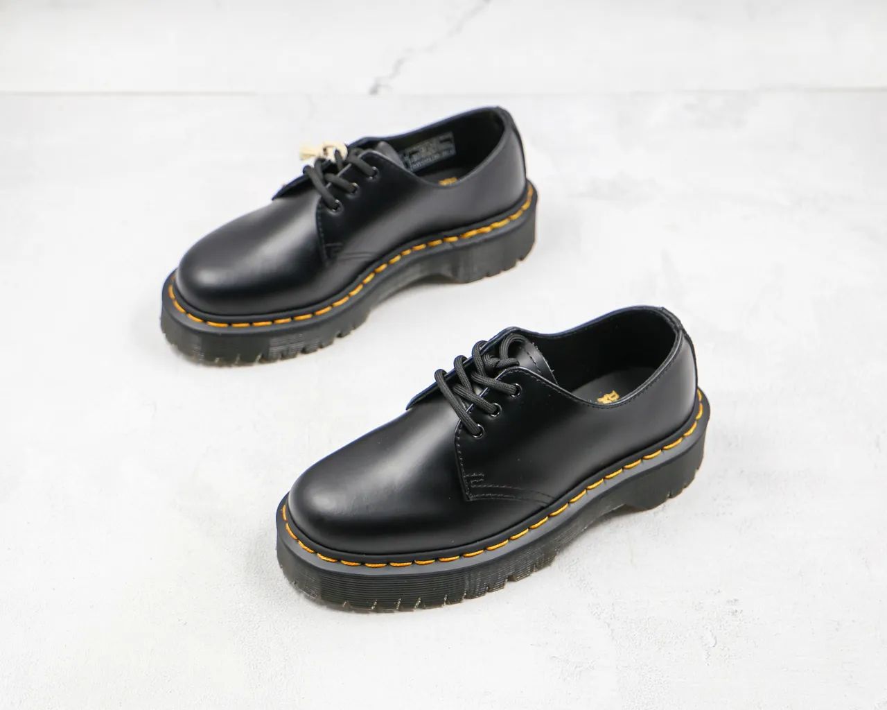 Dr. Martens 1461 Preto Amarelo Couro Liso 3-Eyelet Derby Construction Sapatos Oxford 4
