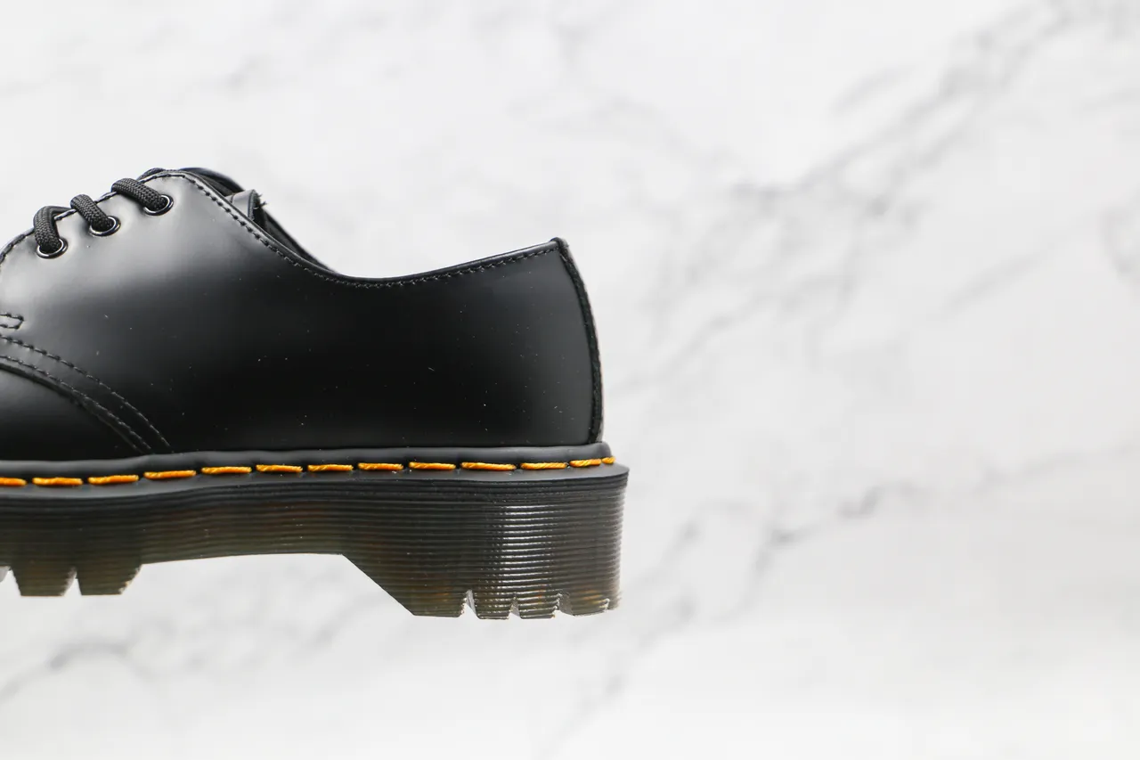 Dr. Martens 1461 Preto Amarelo Couro Liso 3-Eyelet Derby Construction Sapatos Oxford 7