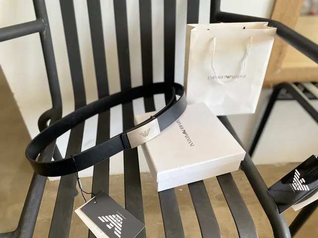 Emporio Armani Ceinture en cuir noir et argent mat brossé métal boucle 5