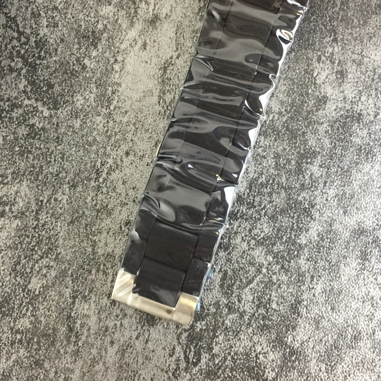 Emporio Armani Montre Chronographe Cadran Noir Boîtier Argenté Bracelet Caoutchouc Mouvement Mécanique 3