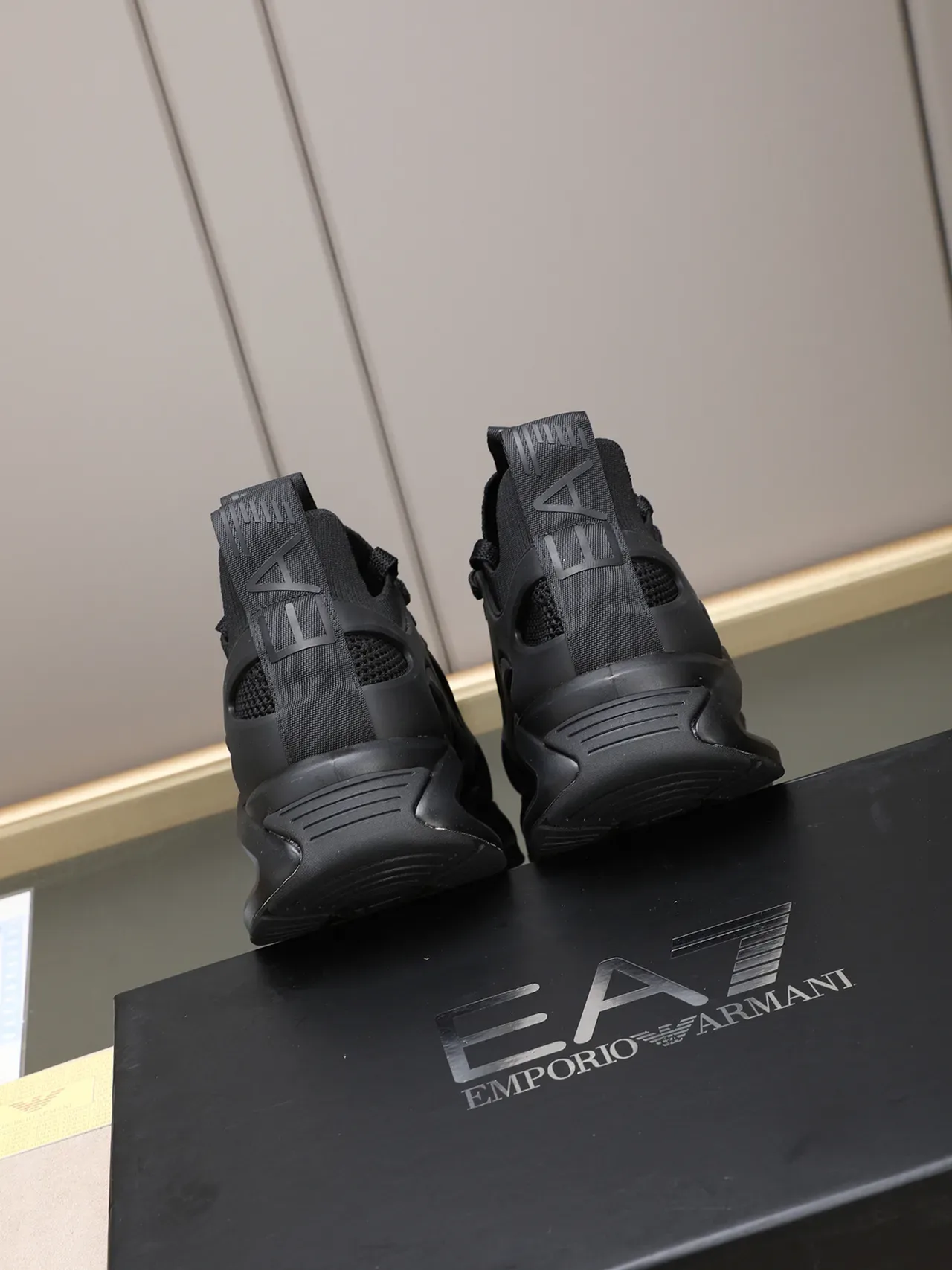 Emporio Armani EA7 Sneaker Noir Monocrome Sculpté Jaula 3
