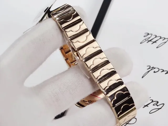 Emporio Armani Brazalete de eslabones concha dorado blanco rosa con carátula de nácar reloj de cuarzo 5