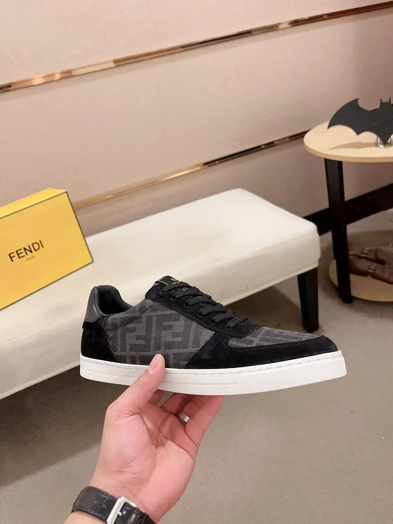 Fendi Ace Monogram-Print أحذية رياضية سوديه أسلوب حياة 4
