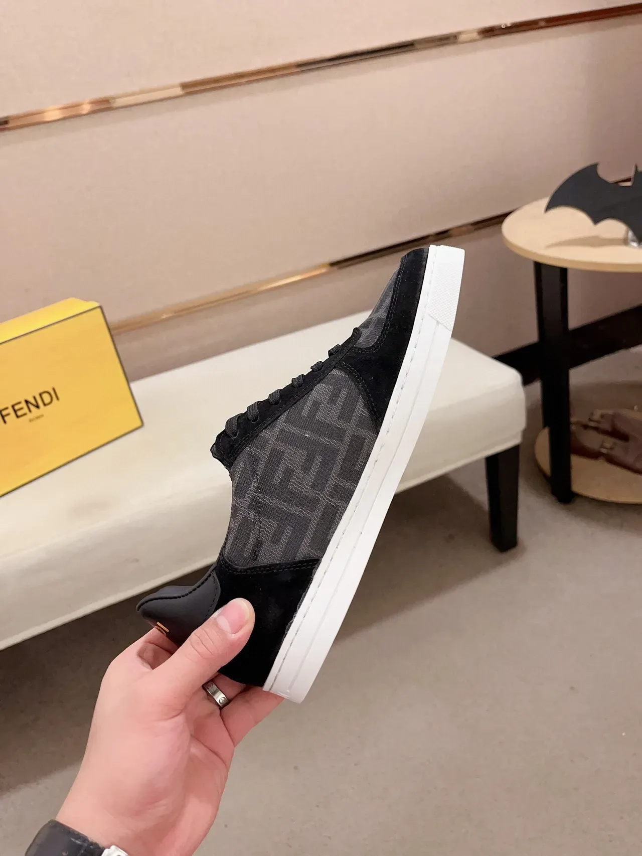 Fendi Ace Monogram-Print أحذية رياضية سوديه أسلوب حياة 6
