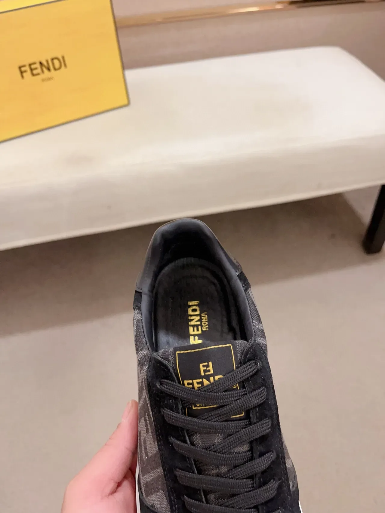 Fendi Ace Monogram-Print أحذية رياضية سوديه أسلوب حياة 7