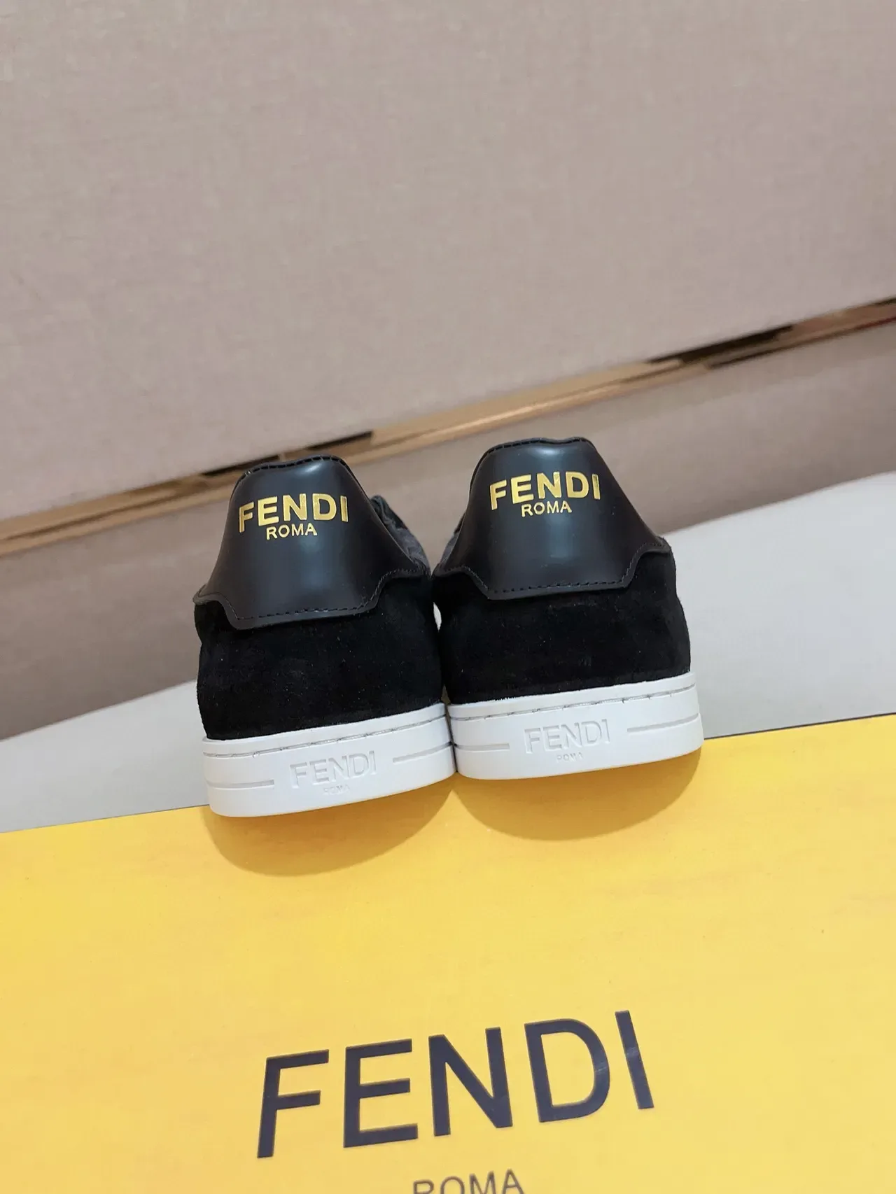 Fendi Ace Monogram-Print أحذية رياضية سوديه أسلوب حياة 8